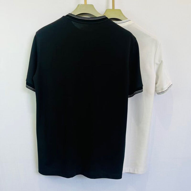 Herren Logo - Besticktes Poloshirt | Schwarz mit weißem Besatz, Brusttasche & Monogramm, trendiges Design, Piqué-Poloshirt für Herren