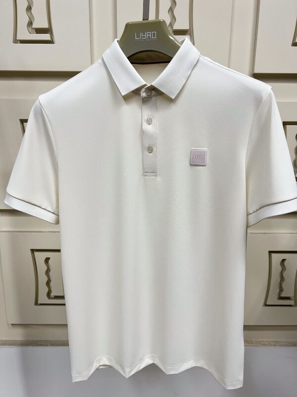 Klassisches Herren-Polo-Shirt. Kurzärmelig, Premium-Qualität für alltägliches Tragen.