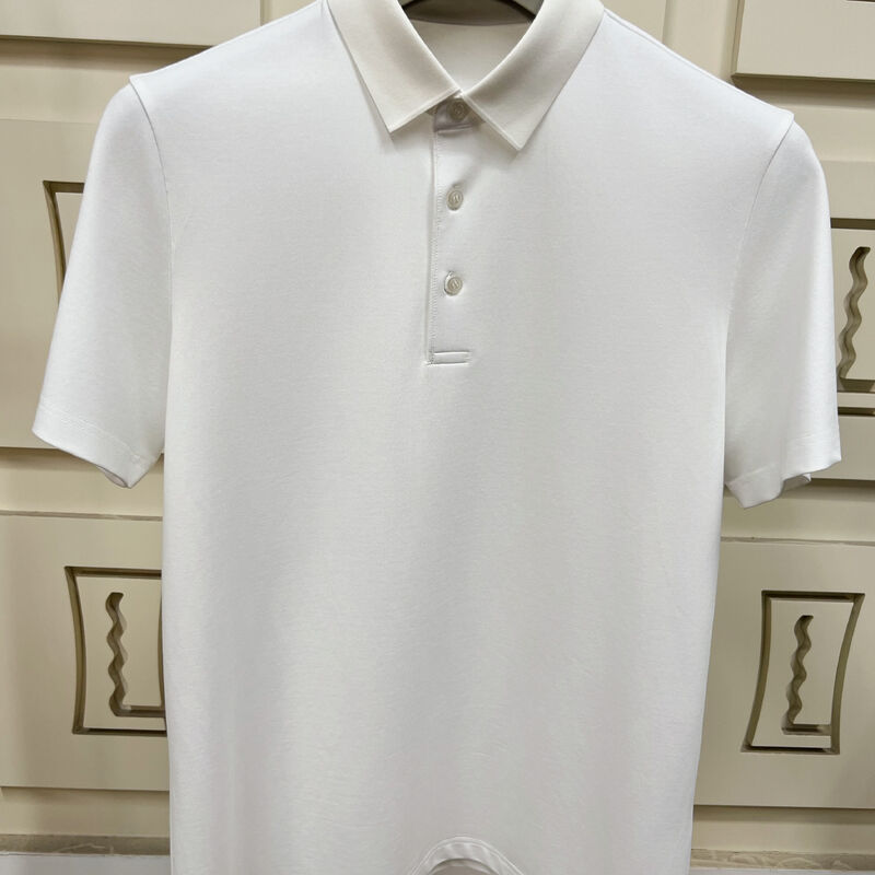 Premium-Männer-Polo-Shirts. Minimalistisches Design, kurzer Ärmel, weich ansprechendes Gewebe für alle Jahreszeiten