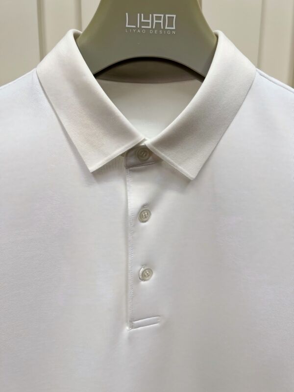 Premium-Männer-Polo-Shirts. Minimalistisches Design, kurzer Ärmel, weich ansprechendes Gewebe für alle Jahreszeiten