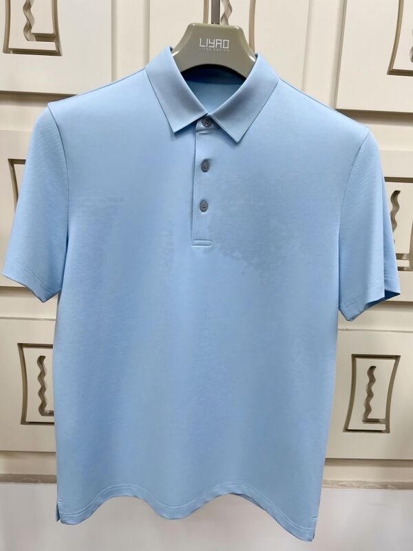 Premium-Männer-Polo-Shirts. Minimalistisches Design, kurzer Ärmel, weich ansprechendes Gewebe für alle Jahreszeiten