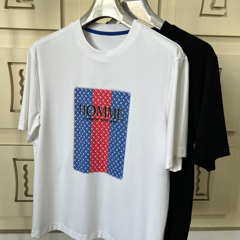 Crew-Hals-T-Shirt mit Stickerei. 3D-Brief- und Musterdesign Luxus-Rundhals-T-Shirt für Männer.