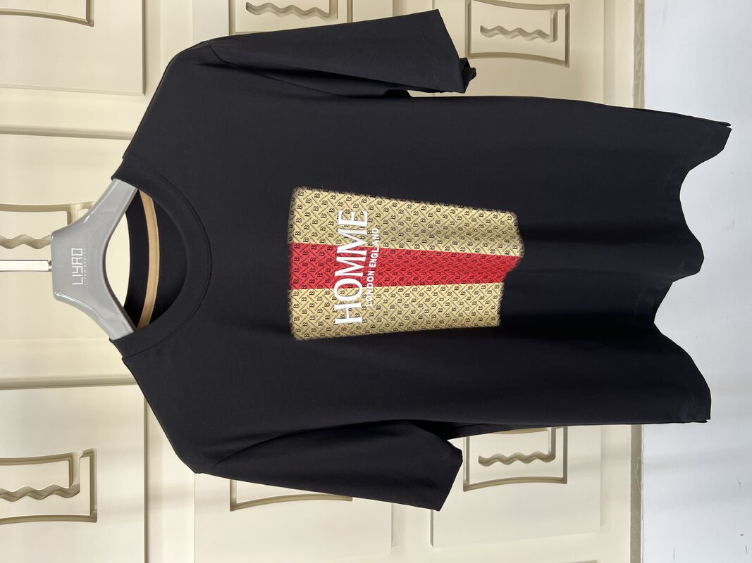 Crew-Hals-T-Shirt mit Stickerei. 3D-Brief- und Musterdesign Luxus-Rundhals-T-Shirt für Männer.